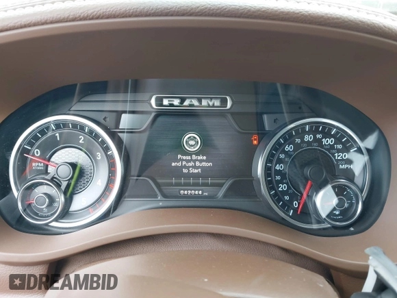 2020 Ram 2500 Laramie z VIN 3C6UR5FL5LG249102, wystawiony jako IAAI lot #41414195 z przebiegiem 42 044 mil mil oraz . Historia ofert i sprzedaży dostępna na DreamBid. Obrazek 7.