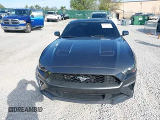 2019 Ford Mustang EcoBoost z VIN 1FA6P8TH9K5201378, wystawiony jako IAAI lot #41975711 z przebiegiem 46 945 mil mil oraz . Historia ofert i sprzedaży dostępna na DreamBid. Obrazek 12.