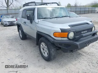 2007 Toyota FJ Cruiser with VIN JTEBU11F270030712, listed as a IAAI auction lot 42076564 with 265,000 mi miles. Bid and sale history available at carsss.com. Image 1.
