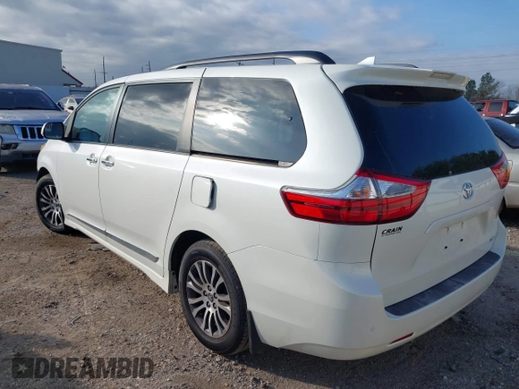 2018 Toyota Sienna XLE Auto Access Seat with VIN 5TDYZ3DC0JS902001, listed as a IAAI auction lot 41197210 with 99,018 mi miles. Bid and sale history available at carsss.com. Image 3.