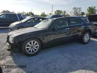 2008 Chrysler 300 C Hemi z VIN 2C3KA63H08H260369, wystawiony jako Copart lot #58625515 z przebiegiem 67 627 mil mil oraz Szkoda całkowita • Salvage title. Historia ofert i sprzedaży dostępna na DreamBid. Obrazek 1.