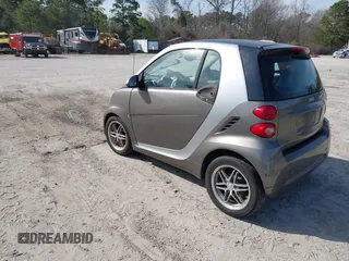 2012 Smart fortwo Pure z VIN WMEEJ3BA9CK557221, wystawiony jako IAAI lot #41828029 z przebiegiem 54 516 mil mil oraz . Historia ofert i sprzedaży dostępna na DreamBid. Obrazek 3.