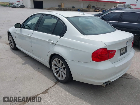 2011 BMW 3 Series 328i xDrive with VIN WBAPK5C53BA995204, listed as a IAAI auction lot 41940438 with 160,879 mi miles. Bid and sale history available at carsss.com. Image 3.