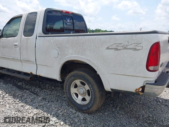 2003 Ford F-150 XL z VIN 1FTRX18W03NA25313, wystawiony jako IAAI lot #42147555 z przebiegiem 143 837 mil mil oraz . Historia ofert i sprzedaży dostępna na DreamBid. Obrazek 6.