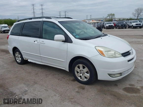 2004 Toyota Sienna XLE with VIN 5TDZA22C04S095332, listed as a IAAI auction lot 42146995 with 200,072 mi miles. Bid and sale history available at carsss.com. Image 1.