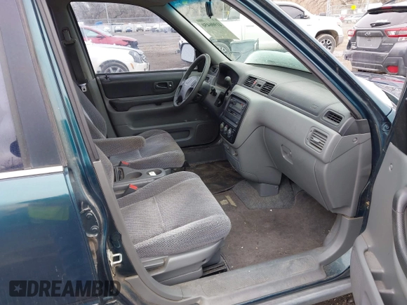 1998 Honda CR-V LX with VIN JHLRD2843WC011969, listed as a IAAI auction lot 41906450 with 210,854 mi miles. Bid and sale history available at carsss.com. Image 5.