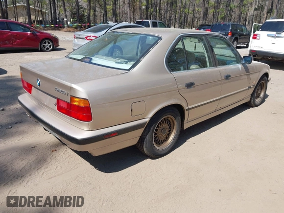 1995 BMW 5 Series 525i z VIN WBAHD6326SGK51720, wystawiony jako IAAI lot #41916040 z przebiegiem 232 337 mil mil oraz . Historia ofert i sprzedaży dostępna na DreamBid. Obrazek 4.
