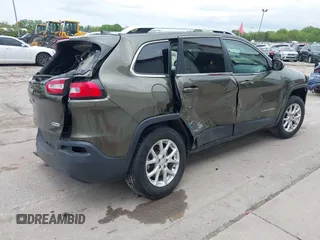2016 Jeep Cherokee Latitude z VIN 1C4PJMCB6GW142747, wystawiony jako IAAI lot #42335016 z przebiegiem 95 085 mil mil oraz . Historia ofert i sprzedaży dostępna na DreamBid. Obrazek 4.