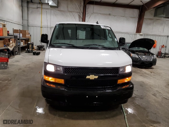 2022 Chevrolet Express Cargo Van with VIN 1GCWGAFP3N1263830, listed as a Copart auction lot 89317355 with 135,001 mi miles and Clean Title. Bid and sale history available at carsss.com. Image 5.