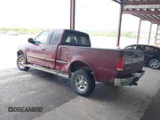 1998 Ford F-150 z VIN 1FTZX18W3WKA49854, wystawiony jako IAAI lot #42787524 z przebiegiem 157 124 mil mil oraz . Historia ofert i sprzedaży dostępna na DreamBid. Obrazek 3.