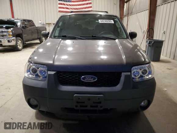 2005 Ford Escape XLT с VIN 1FMYU93135KB23475, выставлен на аукционе Copart как лот 44240295 с пробегом 210 732 миль миль и Чистый • Clean title. История ставок и продаж доступна на DreamBid. Изображение 5.