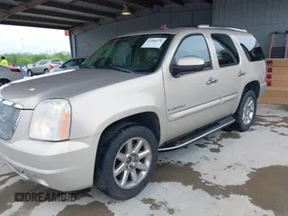 2008 GMC Yukon Denali z VIN 1GKFK63888J229013, wystawiony jako IAAI lot #42086570 z przebiegiem 202 439 mil mil oraz . Historia ofert i sprzedaży dostępna na DreamBid. Obrazek 17.