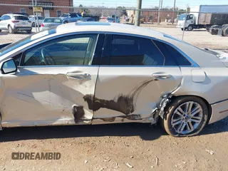 2016 Lincoln MKZ z VIN 3LN6L2J94GR611830, wystawiony jako IAAI lot #41264148 z przebiegiem 155 065 mil mil oraz . Historia ofert i sprzedaży dostępna na DreamBid. Obrazek 6.