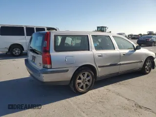 2004 Volvo V70 with VIN YV1SW59V042393201, listed as a Copart auction lot 86710914 with 184,019 mi miles and Salvage Title. Bid and sale history available at carsss.com. Image 3.