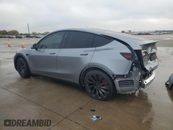 2024 Tesla Model Y Performance with VIN 7SAYGDEF4RA326613, listed as a Copart auction lot 83467394 with 2,260 mi miles and Clean Title. Bid and sale history available at DreamBid. Image 2.