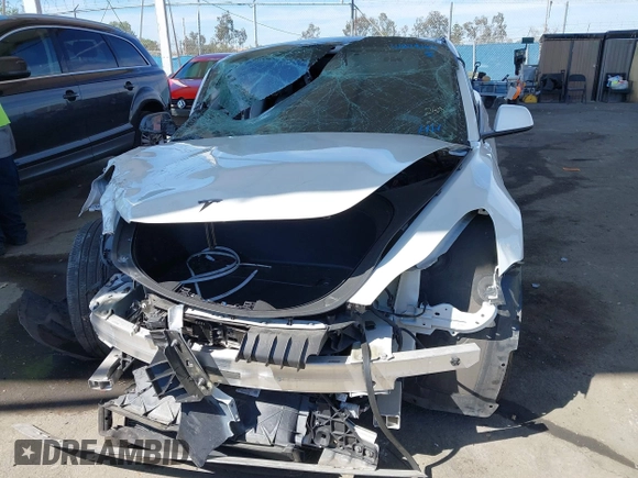 2018 Tesla Model 3 Long Range Battery z VIN 5YJ3E1EB3JF187543, wystawiony jako IAAI lot #41879169 z przebiegiem 74 144 mil mil oraz . Historia ofert i sprzedaży dostępna na DreamBid. Obrazek 13.