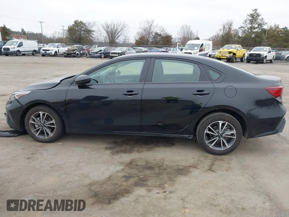 2024 Kia Forte LXS z VIN 3KPF24ADXRE744271, wystawiony jako IAAI lot #41793946 z przebiegiem 11 923 mil mil oraz . Historia ofert i sprzedaży dostępna na DreamBid. Obrazek 15.