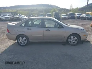 2007 Ford Focus S z VIN 1FAHP34N87W351757, wystawiony jako IAAI lot #42076181 z przebiegiem 212 301 mil mil oraz . Historia ofert i sprzedaży dostępna na DreamBid. Obrazek 13.