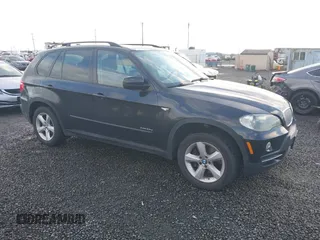 2010 BMW X5 35d with VIN 5UXFF0C53ALJ99964, listed as a IAAI auction lot 40891521 with 235,084 mi miles. Bid and sale history available at carsss.com. Image 1.