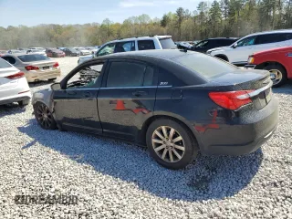 2011 Chrysler 200 Touring z VIN 1C3BC1FB4BN576330, wystawiony jako Copart lot #50592145 z przebiegiem Nie podano mil oraz Nie do naprawy • Non repairable. Historia ofert i sprzedaży dostępna na DreamBid. Obrazek 2.