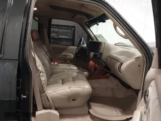 1996 GMC Suburban with VIN 1GKFK16R5TJ721935, listed as a IAAI auction lot 41389890 with 189,243 mi miles. Bid and sale history available at carsss.com. Image 5.