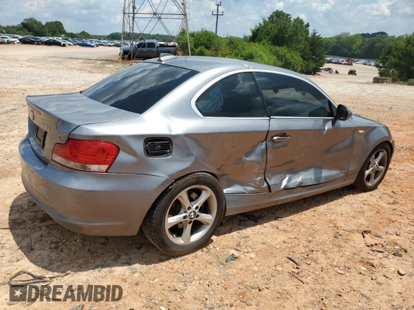 2011 BMW 1 Series 128i z VIN WBAUP7C52BVP21971, wystawiony jako Copart lot #63036725 z przebiegiem 255 217 mil mil oraz Szkoda całkowita • Salvage title. Historia ofert i sprzedaży dostępna na DreamBid. Obrazek 3.