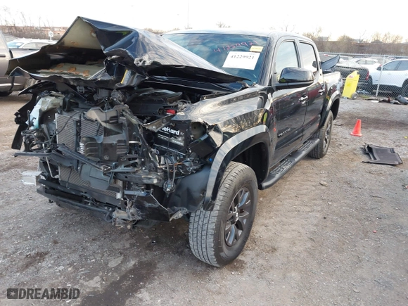 2020 Toyota Tacoma 4WD SR5 with VIN 3TMCZ5AN1LM335246, listed as a IAAI auction lot 41229921 with 55,325 mi miles. Bid and sale history available at carsss.com. Image 18.