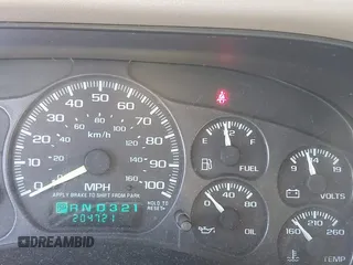 2000 Chevrolet Suburban LS with VIN 3GNEC16T3YG164300, listed as a IAAI auction lot 42003857 with 204,721 mi miles. Bid and sale history available at carsss.com. Image 7.