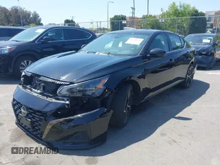 2024 Nissan Altima SR z VIN 1N4BL4CV0RN350796, wystawiony jako IAAI lot #41565832 z przebiegiem 13 078 mil mil oraz . Historia ofert i sprzedaży dostępna na DreamBid. Obrazek 2.
