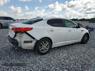 2013 Kia Optima LX z VIN KNAGM4A74D5380729, wystawiony jako Copart lot #56555835 z przebiegiem 126 904 mil mil oraz Szkoda całkowita • Salvage title. Historia ofert i sprzedaży dostępna na DreamBid. Obrazek 3.