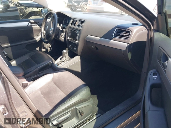 2013 Volkswagen Jetta SE with VIN 3VWDP7AJ8DM436818, listed as a IAAI auction lot 42386196 with 121,043 mi miles and . Bid and sale history available at DreamBid. Image 5.