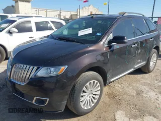 2013 Lincoln MKX z VIN 2LMDJ6JK8DBL28997, wystawiony jako IAAI lot #42061816 z przebiegiem 67 337 mil mil oraz . Historia ofert i sprzedaży dostępna na DreamBid. Obrazek 2.