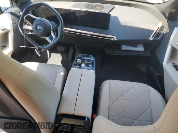 2022 BMW iX xDrive50 с VIN WB523CF00NCK44547, выставлен на аукционе Copart как лот 55262775 с пробегом 22 664 миль миль и Списание • Salvage title. История ставок и продаж доступна на DreamBid. Изображение 8.