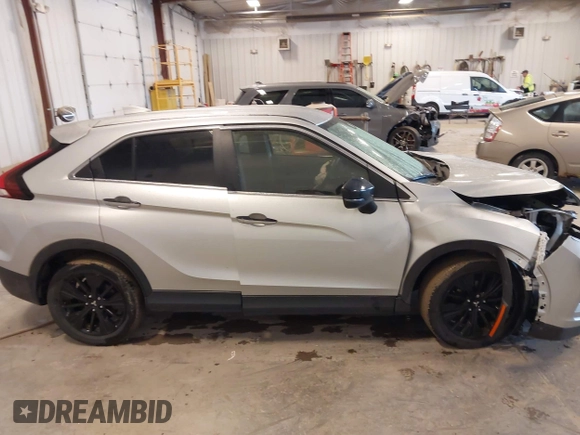 2022 Mitsubishi Eclipse Cross LE z VIN JA4ASVAA7NZ054234, wystawiony jako IAAI lot #42325344 z przebiegiem 36 118 mil mil oraz . Historia ofert i sprzedaży dostępna na DreamBid. Obrazek 12.