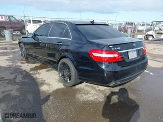 2013 Mercedes-Benz E-Class E 350 Luxury with VIN WDDHF5KB5DA672817, listed as a IAAI auction lot 41588858 with 116,506 mi miles. Bid and sale history available at carsss.com. Image 3.
