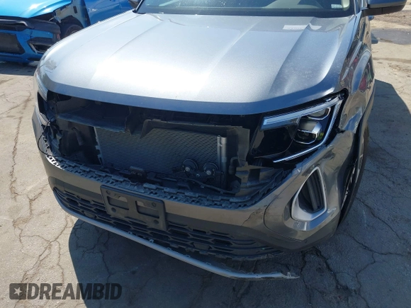 2024 Volkswagen Atlas SE с VIN 1V2KR2CAXRC502457, выставлен на аукционе IAAI как лот 42003296 с пробегом 19 138 миль миль и . История ставок и продаж доступна на DreamBid. Изображение 17.