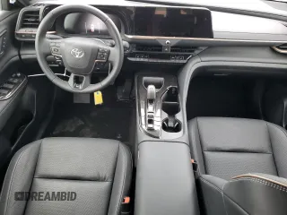 2024 Toyota Crown XLE z VIN JTDAAAAF7R3019666, wystawiony jako Copart lot #52778215 z przebiegiem 1096 mil mil oraz Szkody całkowita. Historia ofert i sprzedaży dostępna na DreamBid. Obrazek 8.