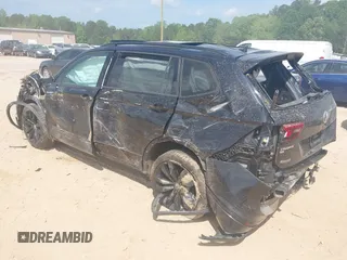 2021 Volkswagen Tiguan SE z VIN 3VV3B7AX5MM027369, wystawiony jako IAAI lot #42082821 z przebiegiem 74 024 mil mil oraz . Historia ofert i sprzedaży dostępna na DreamBid. Obrazek 3.