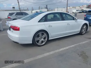2016 Audi A8 Sport z VIN WAU43AFD3GN011061, wystawiony jako IAAI lot #42034532 z przebiegiem 109 877 mil mil oraz . Historia ofert i sprzedaży dostępna na DreamBid. Obrazek 4.