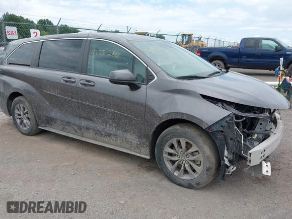2021 Toyota Sienna LE with VIN 5TDKRKEC9MS034194, listed as a IAAI auction lot 42552990 with 21,633 mi miles and . Bid and sale history available at DreamBid. Image 1.
