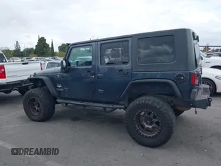 2008 Jeep Wrangler Unlimited Sahara z VIN 1J8GA59138L525836, wystawiony jako IAAI lot #42116359 z przebiegiem 199 600 mil mil oraz . Historia ofert i sprzedaży dostępna na DreamBid. Obrazek 15.