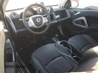 2015 Smart fortwo Passion z VIN WMEEJ9AA5FK839381, wystawiony jako Copart lot #43635495 z przebiegiem Nie podano mil oraz Tytuł czysty. Historia ofert i sprzedaży dostępna na DreamBid. Obrazek 8.