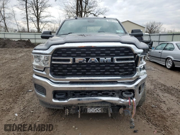 2022 Ram 2500 Big Horn z VIN 3C6UR5JL0NG239202, wystawiony jako Copart lot #53045565 z przebiegiem 64 839 mil mil oraz Szkoda całkowita • Salvage title. Historia ofert i sprzedaży dostępna na DreamBid. Obrazek 5.