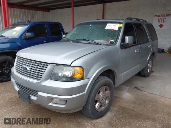 2006 Ford Expedition Limited with VIN 1FMFU19566LA69460, listed as a IAAI auction lot 41821057 with 263,586 mi miles. Bid and sale history available at carsss.com. Image 2.