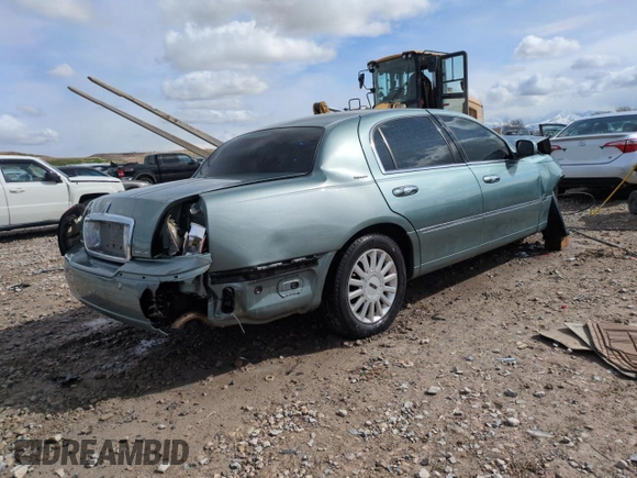 2005 Lincoln Town Car Signature z VIN 1LNHM81W75Y608000, wystawiony jako Copart lot #51570675 z przebiegiem 107 860 mil mil oraz Szkoda całkowita • Salvage title. Historia ofert i sprzedaży dostępna na DreamBid. Obrazek 3.