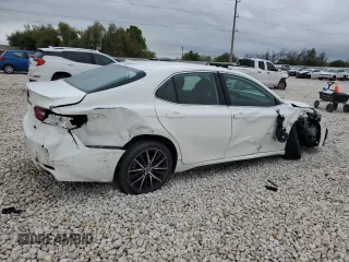 2022 Toyota Camry SE with VIN 4T1G11AK5NU624163, listed as a Copart auction lot 50743215 with 30,773 mi miles and Salvage Title. Bid and sale history available at carsss.com. Image 3.