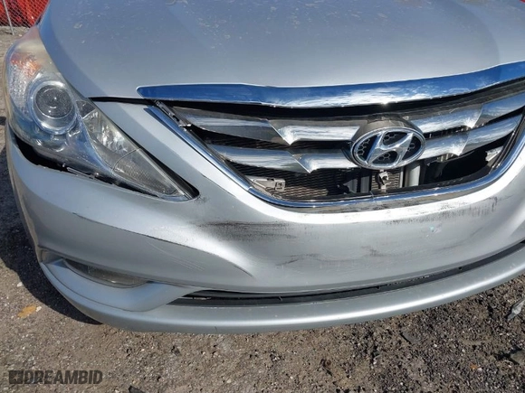 2011 Hyundai Sonata SE with VIN 5NPEC4ABXBH204797, listed as a IAAI auction lot 41655470 with 113,547 mi miles. Bid and sale history available at carsss.com. Image 6.