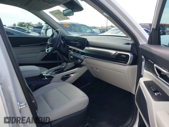 2025 Kia Telluride S with VIN 5XYP64GC2SG571197, listed as a IAAI auction lot 42255912 with 6,043 mi miles and . Bid and sale history available at DreamBid. Image 5.