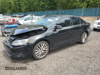 2014 Volkswagen Jetta SEL with VIN 3VWL17AJ2EM440524, listed as a Copart auction lot 61206685 with 104,987 mi miles and Salvage title. Bid and sale history available at DreamBid. Image 1.
