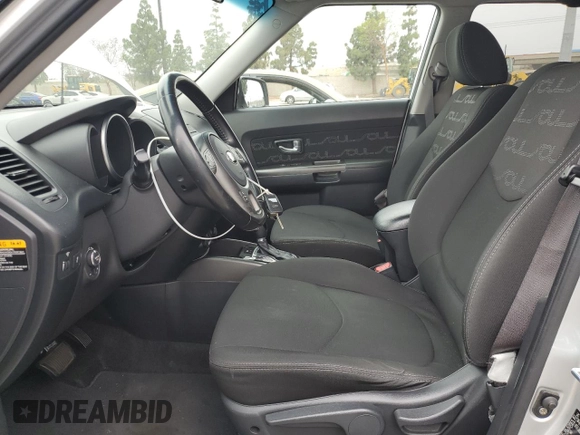 2013 Kia Soul + z VIN KNDJT2A62D7482347, wystawiony jako Copart lot #58663005 z przebiegiem 88 952 mil mil oraz Czysty tytuł • Clean title. Historia ofert i sprzedaży dostępna na DreamBid. Obrazek 7.